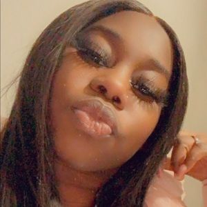 Meet your Posher, Monasha